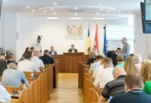Вінницька міська рада витрачає на власне утримання і PR більше ніж на фронт